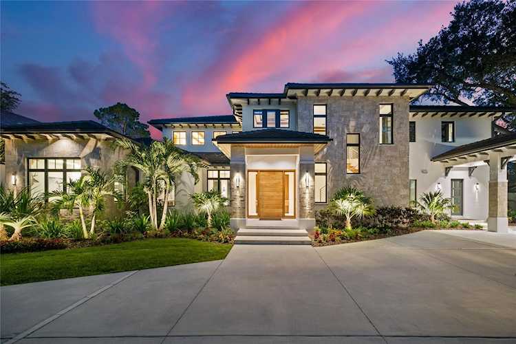 1005 S Siwanoy St Tampa, FL 33629