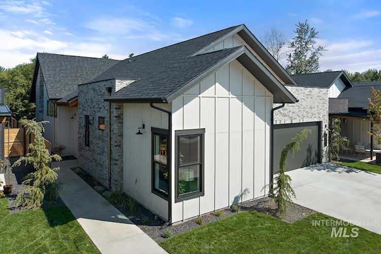 206 S Carbon Rivet Ave Eagle, ID 83616