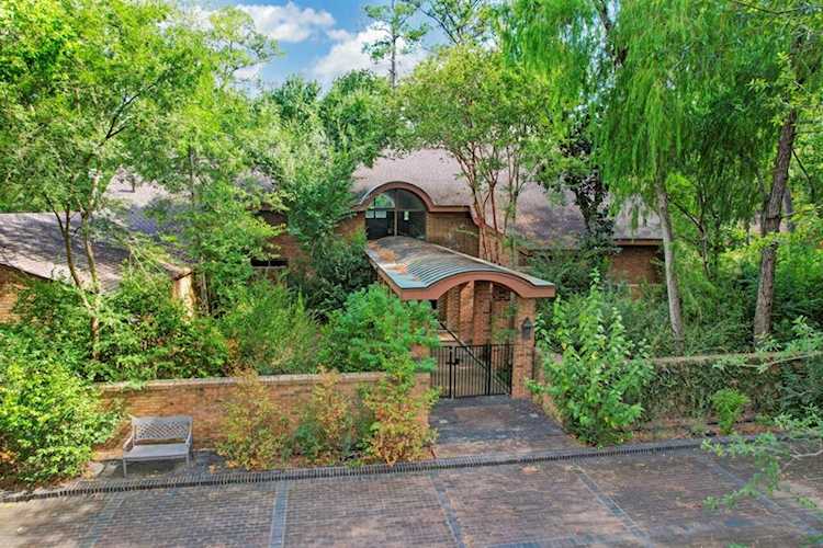9314 Sandringham Dr Houston, TX 77024