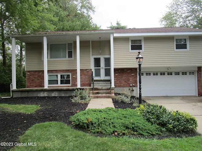 936 Northumberland Dr Niskayuna, NY 12309