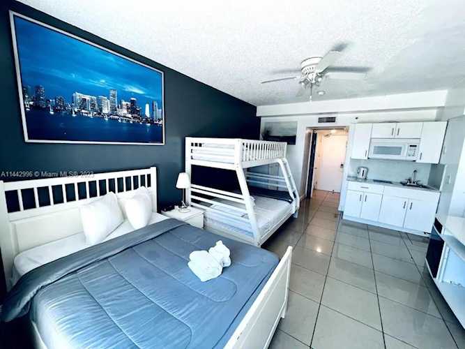 6345 Collins Ave #403 Miami Beach, FL 33141
