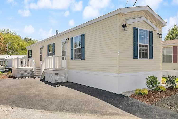 84 Brookwood Dr Salem, NH 03079 | MLS 4952786 Photo 1