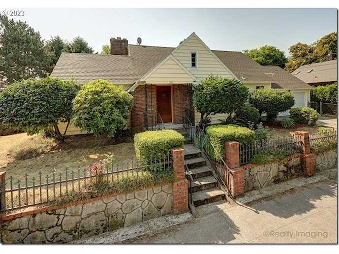236 NE Holman ST Portland, OR 97211