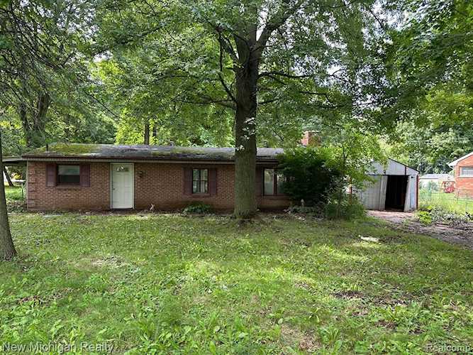 76107 Van Dyke Rd Bruce, MI 48065