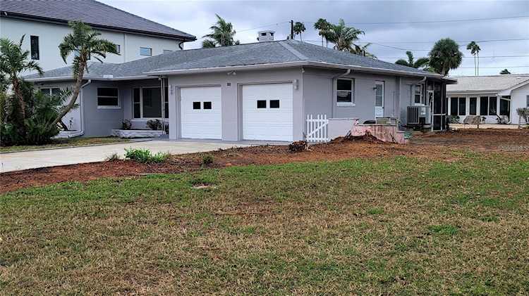 106 15th St Belleair Beach, FL 33786