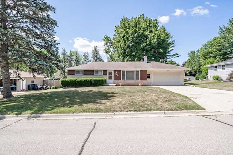 1387 Orlando Dr Ashwaubenon, WI 54304 home for sale, MLS#50277676 - Dallaire Realty Photo 1