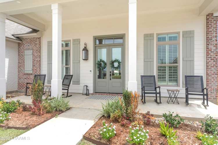 104 Cascade Palm Court Youngsville, LA 70592 MLS 23007891