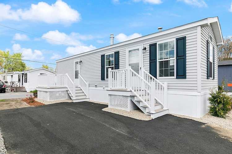 61 Brookwood Dr Salem, NH 03079 | MLS 4952783 Photo 1