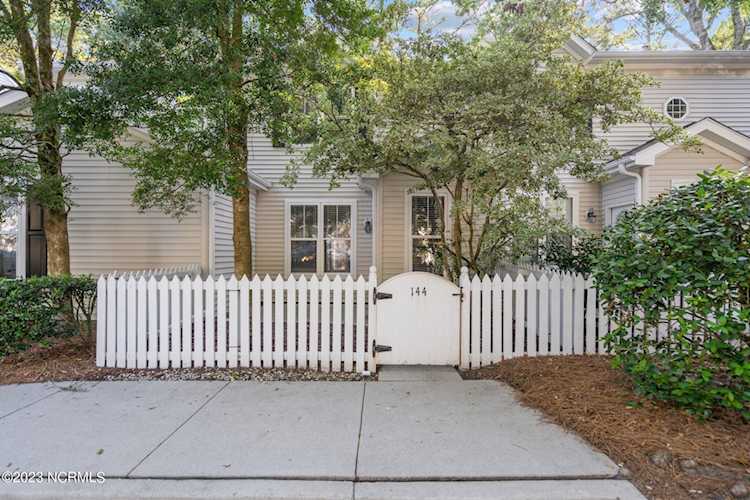 Real Estate & property in Wilmington NC at 5813 Wrightsville Ave the latest price of $339,900 in Zipcode 28403 Photo 1