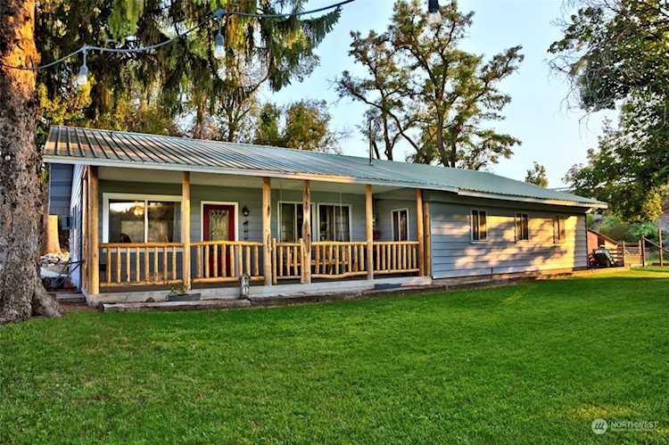 33 Appleway Rd Okanogan, WA 98840