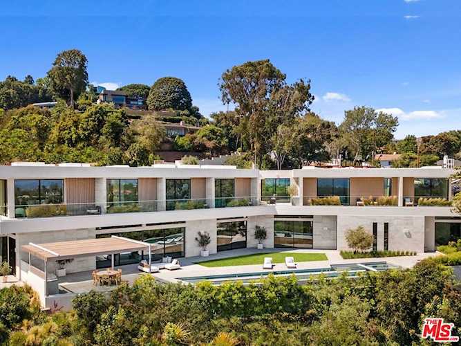 1741 Correa Way Los Angeles, CA 90049