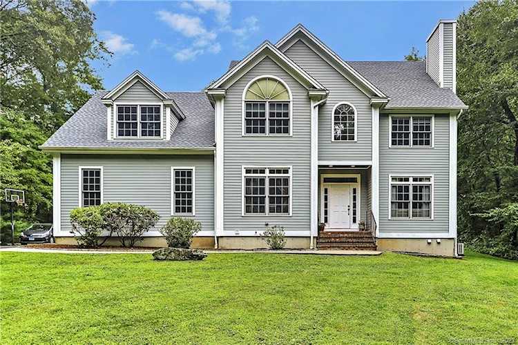 125 Peck Hill Rd Woodbridge, CT 06525