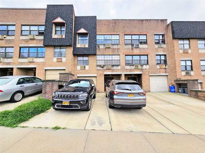 240-28 70th Ave #12B Douglaston, NY 11362