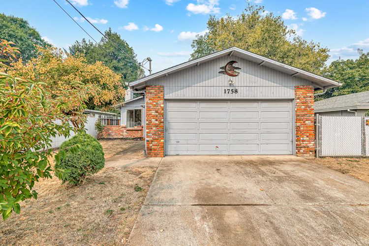 1758 Lillian St Medford, OR 97501