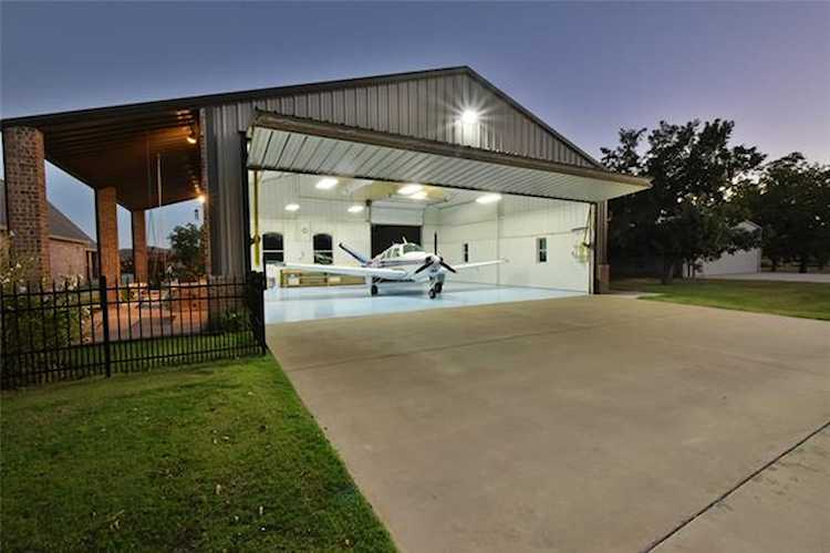 4104 King Air Court Granbury, TX 76049