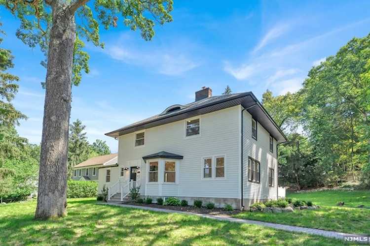17 Maysenger Road - Home for Sale in Mahwah NJ Photo 1