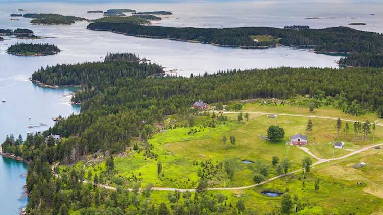 137 Long Cove Rd Vinalhaven, ME 04863