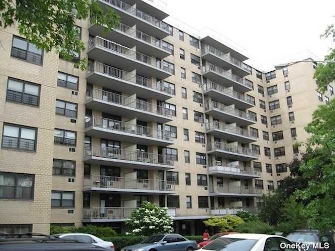 39-60 54 St #7W in Woodside, NY Photo 1