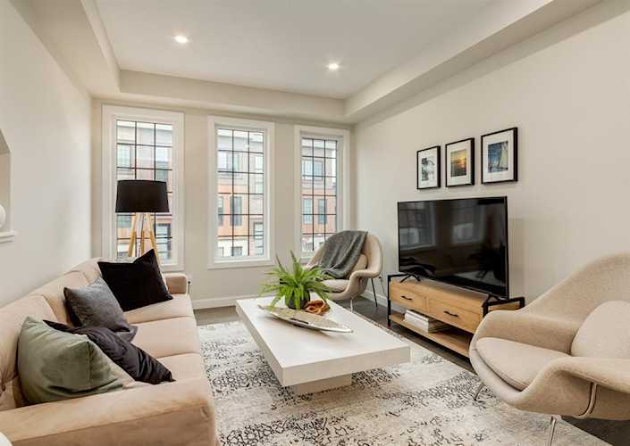 81 Greenbriar Place NW #221 Calgary, AB T3B 6J1