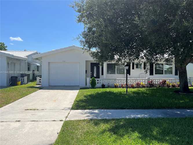 1705 SW 16th St Boynton Beach, FL 33426