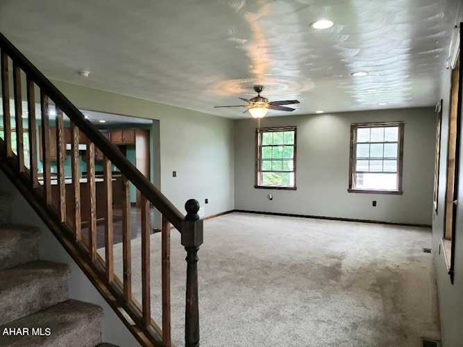 683 Sugar Run Rd in Altoona, PA