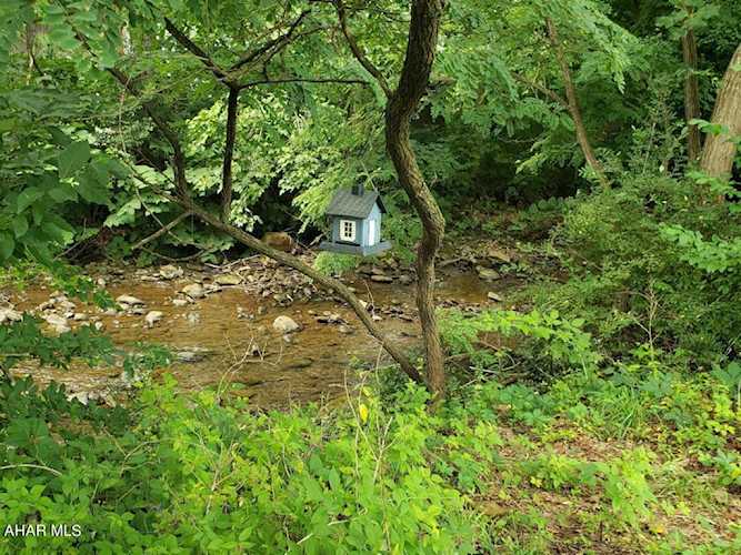 683 Sugar Run Rd in Altoona, PA