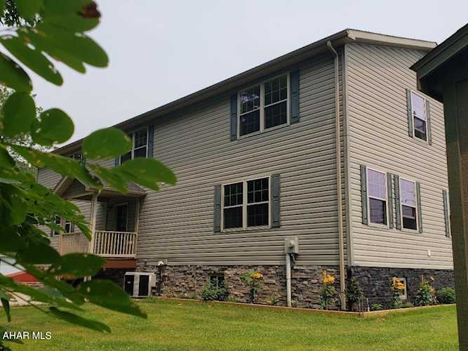 683 Sugar Run Rd in Altoona, PA