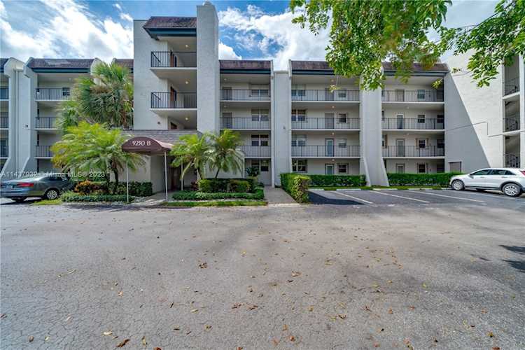 9230 Lagoon Pl #111 Davie, FL 33324