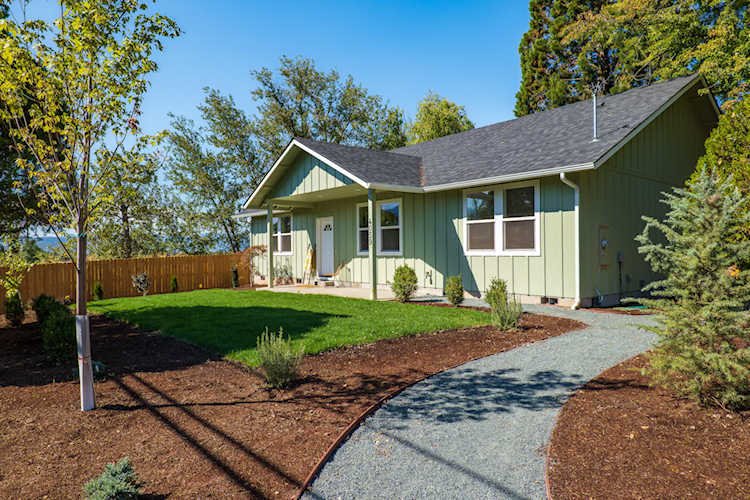 4059 Fern Valley Rd Phoenix, OR 97535