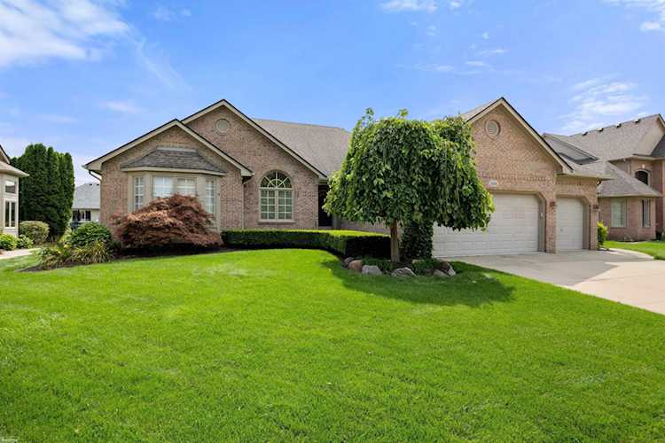 20564 Edinberg Dr Macomb, MI 48044