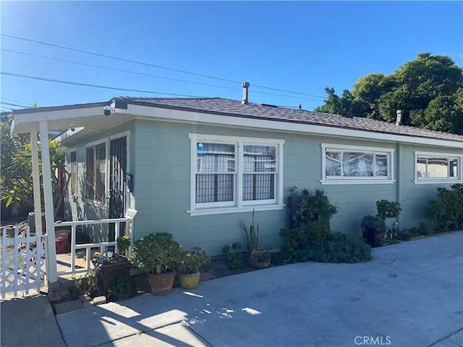 25127 Woodward Ave Lomita, CA 90717