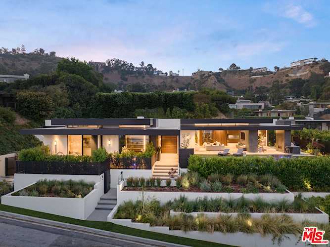 9211 Nightingale Dr Los Angeles, CA 90069