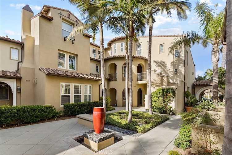 21338 Cieza Circle Huntington Beach, CA 92648 | MLS OC23087330 Photo 1