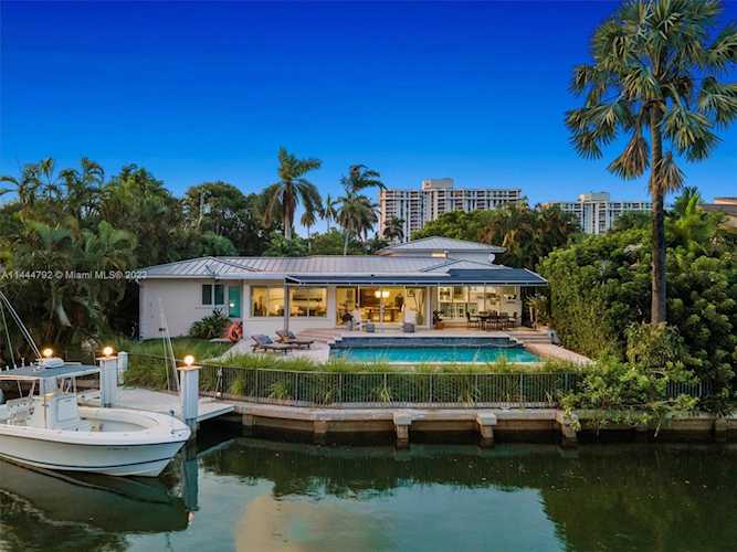 1320 NE 103rd St Miami Shores, FL 33138