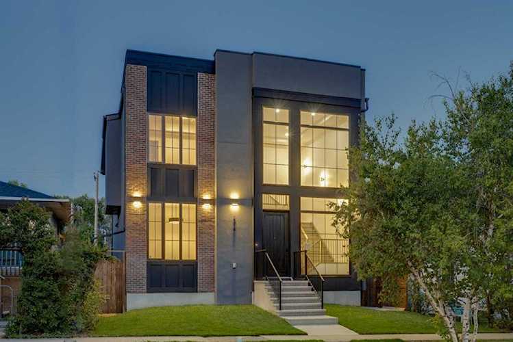 504 9A St NE Calgary, AB T2E 4L4