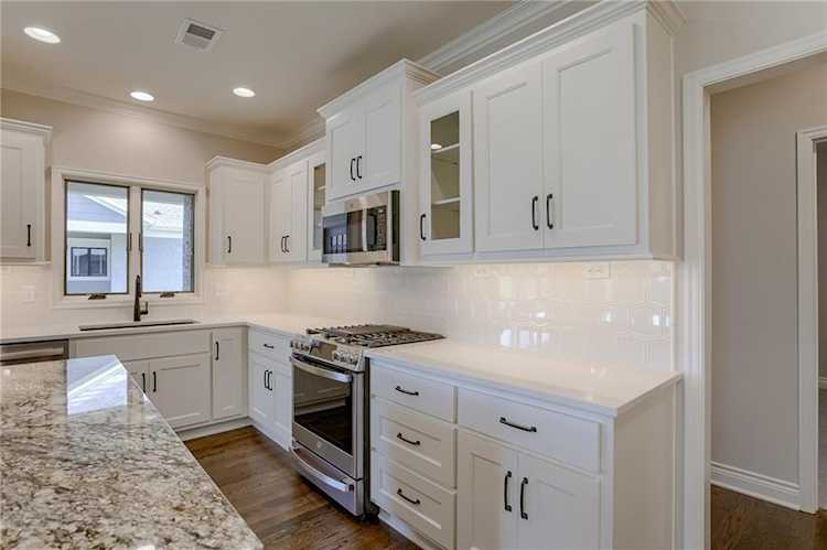 11447 S Waterford Dr Olathe, KS 66061