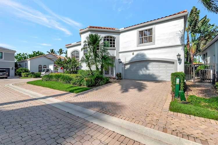 6521 NW 42nd Way Boca Raton, FL 33496