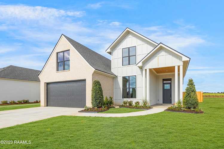 104 Alexander Palm Avenue Youngsville, LA 70592