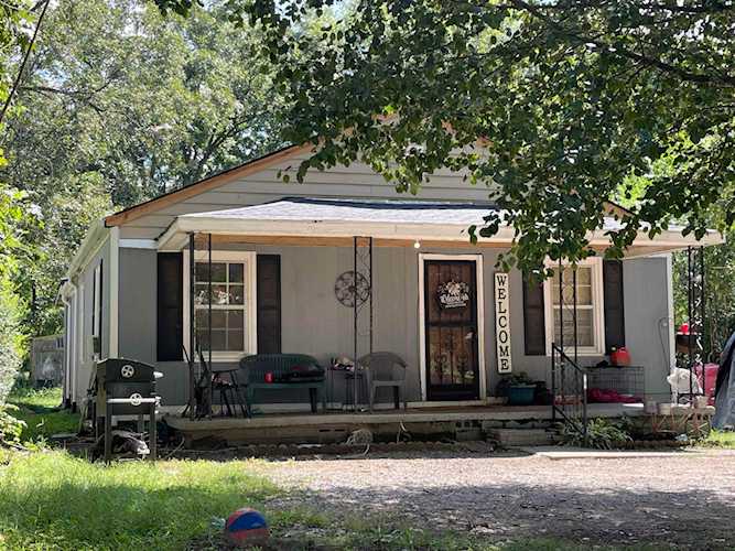 Haltom Real Estate, local REALTORS® Specialize in Selling Homes in Jackson, TN & Surrounding Areas : Madison County, Henderson County, Carroll County, Gibson County, Chester County, Hardeman County, Crockett County Photo 1