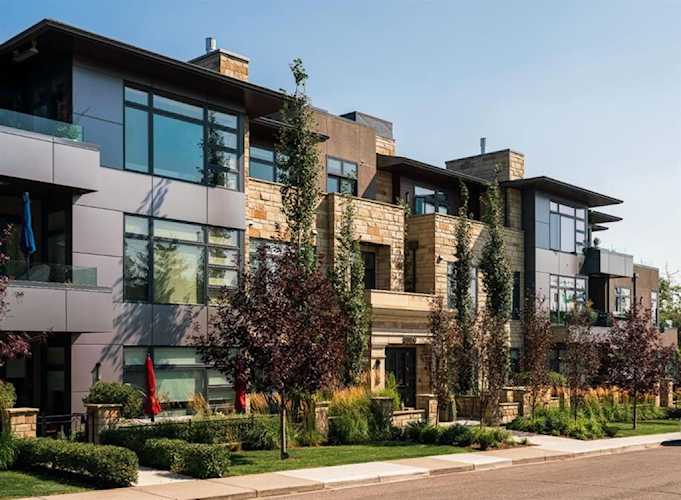 3030 17 St SW #302 Calgary, AB T2T 6X3
