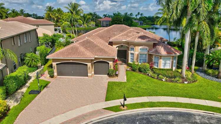 19211 N Creekshore Court Boca Raton, FL 33498