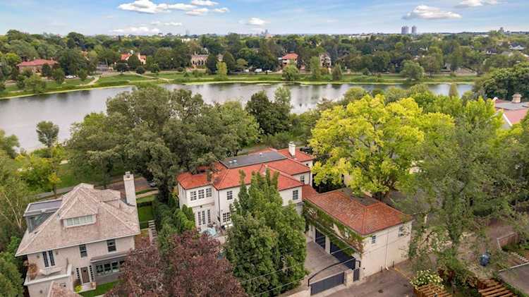 2130 W Lake of The Isles Parkway Minneapolis, MN 55405