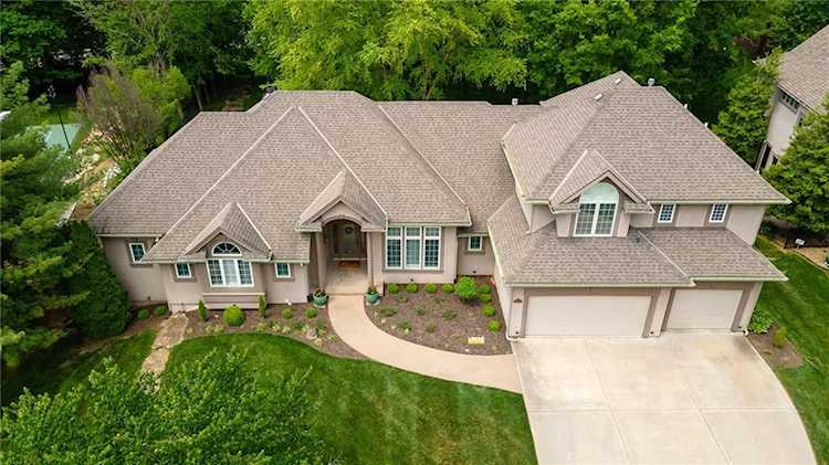 6512 N National Dr Parkville, MO 64152