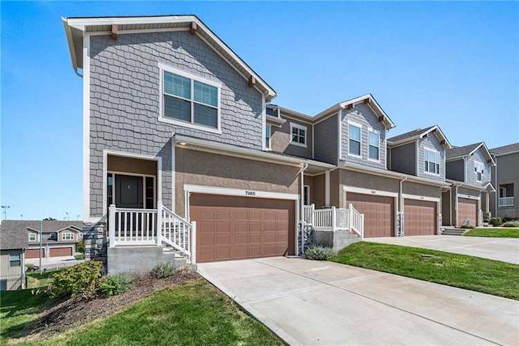 7385 Aaron St #19 D Parkville, MO 64152