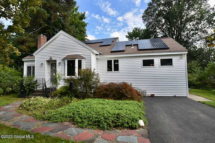 2413 Loudon Place Niskayuna, NY 12309