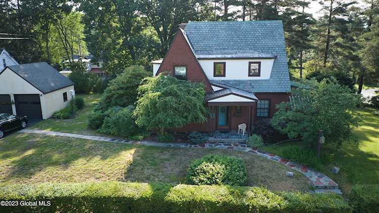 1500 Baker Ave Niskayuna, NY 12309