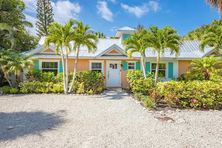 205 Peacock Ln #B Holmes Beach, FL 34217