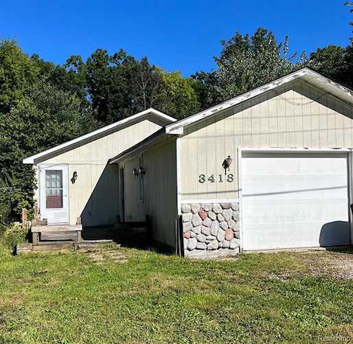 3418 Maple Ridge in Highland Twp, MI Photo 1