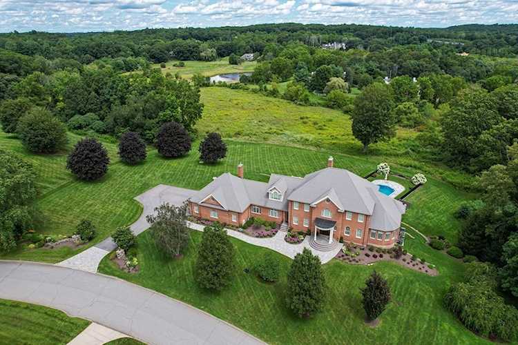 3 Wyndemere Dr Southborough, MA 01772