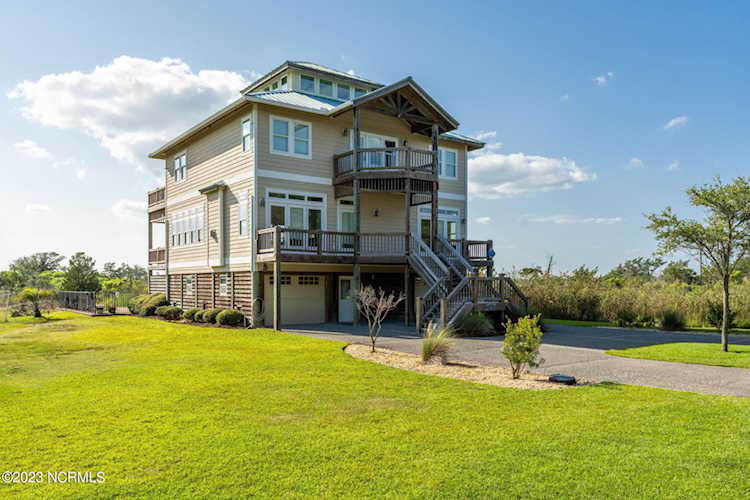 110 Windjammer Dr Surf City, NC 28445